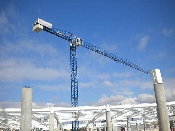 Grua automontante 18m